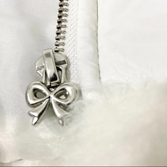 Savannah Girls 2T White Hooded  Vest Front zipper Faux fur trim V.good c… - Picture 4 of 7